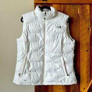 North Face puffer vest. Like new only worn a few times. Size XL.